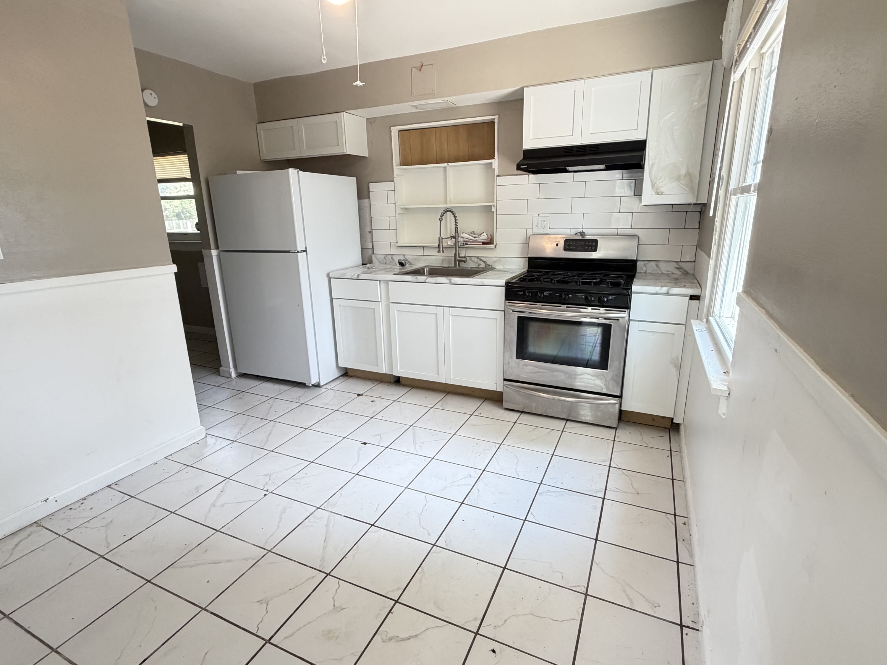 1143 Laredo Avenue – photo 5