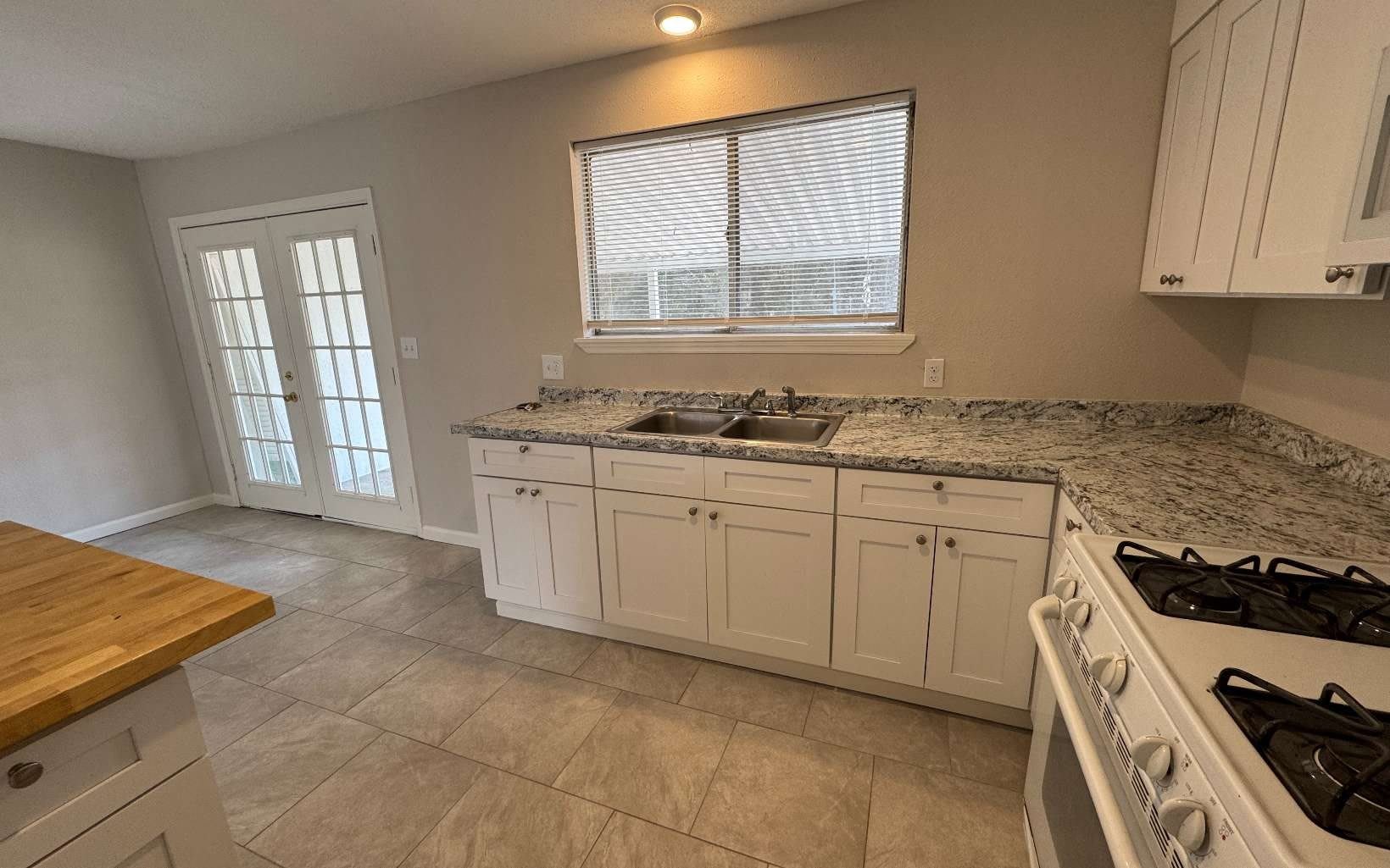 256 SE LOMOND AVE – photo 4