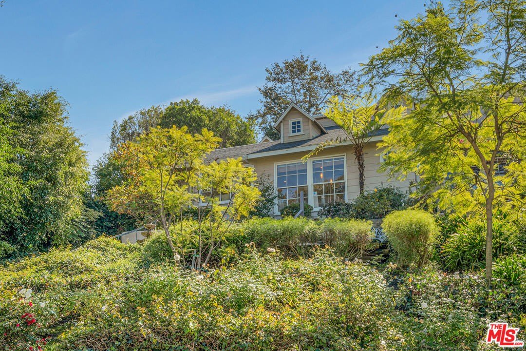 3331 Bennett Dr – photo 2