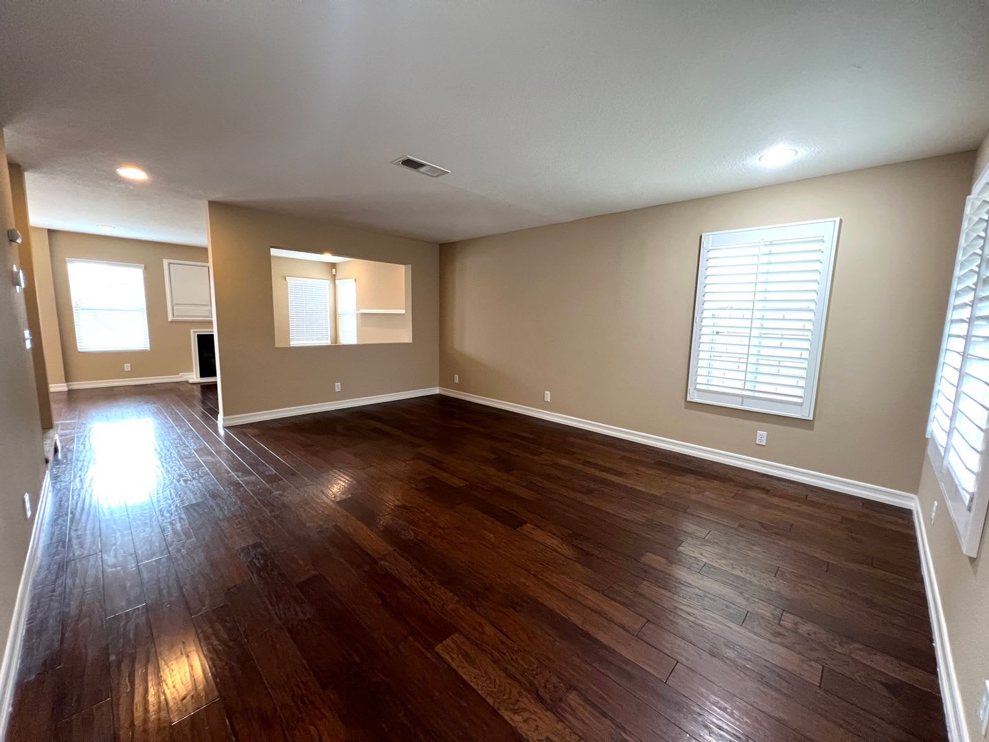 Tustin 3 bed 2.5 bath + office and bonus room – photo 3
