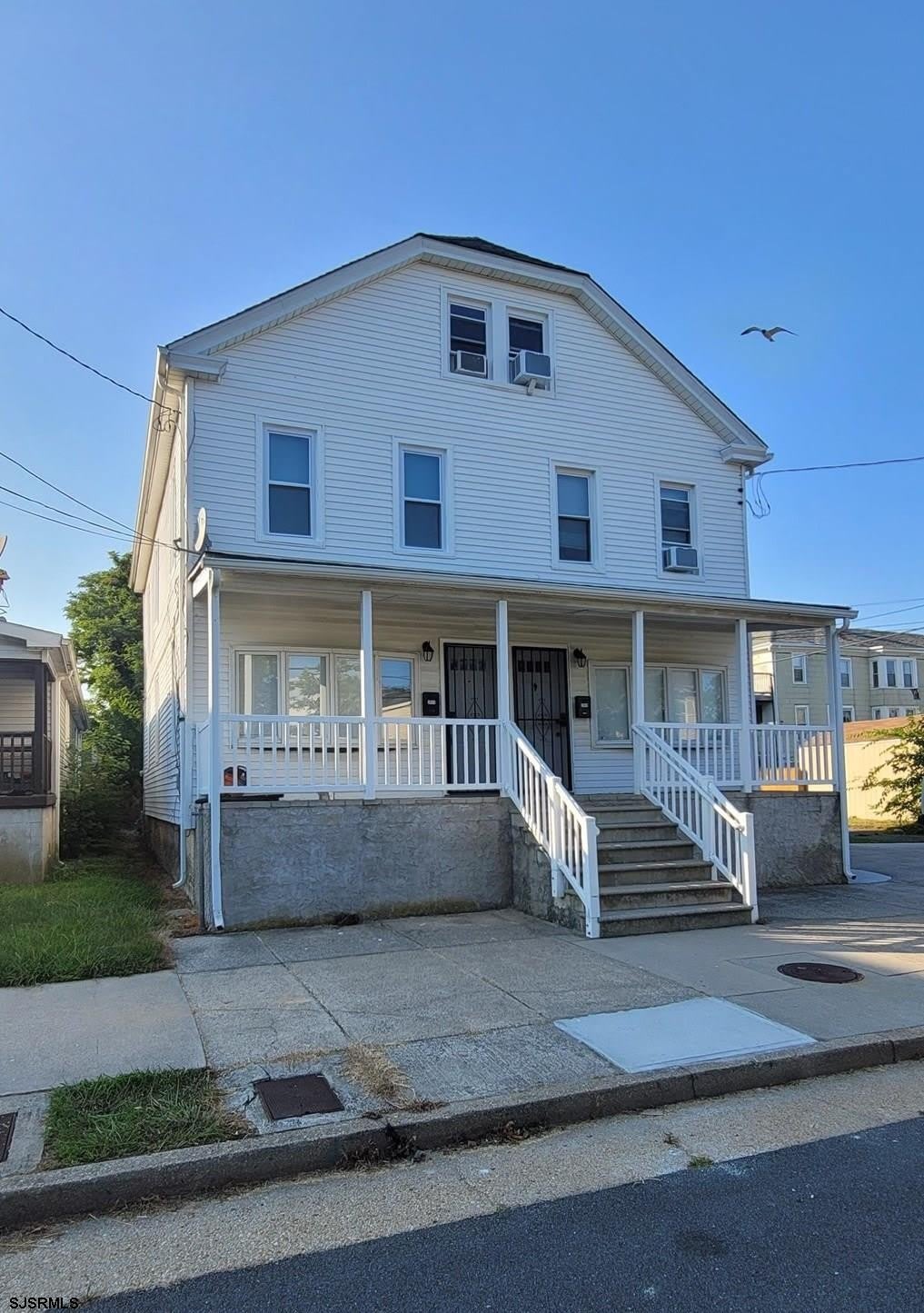 2011 Caspian Ave – photo 1