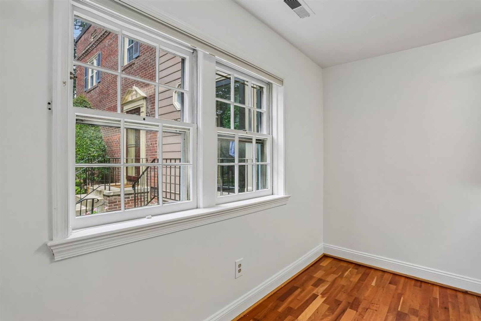 Great 2BR 2BA in Highly Sought Kenwood Forest Community near Downtown Bethesda – photo 4