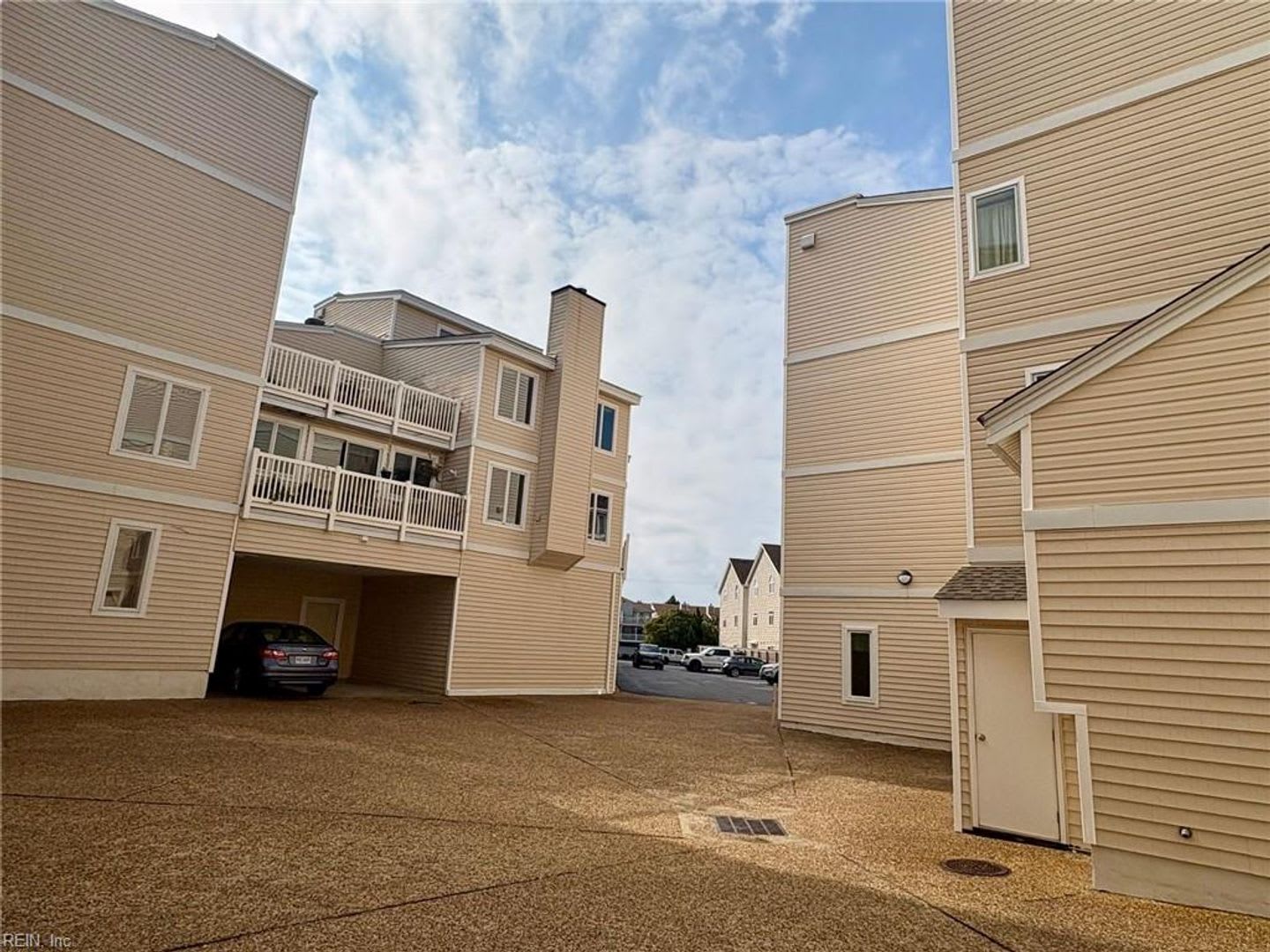 2 Bed 2.5 Bath Condo – photo 1