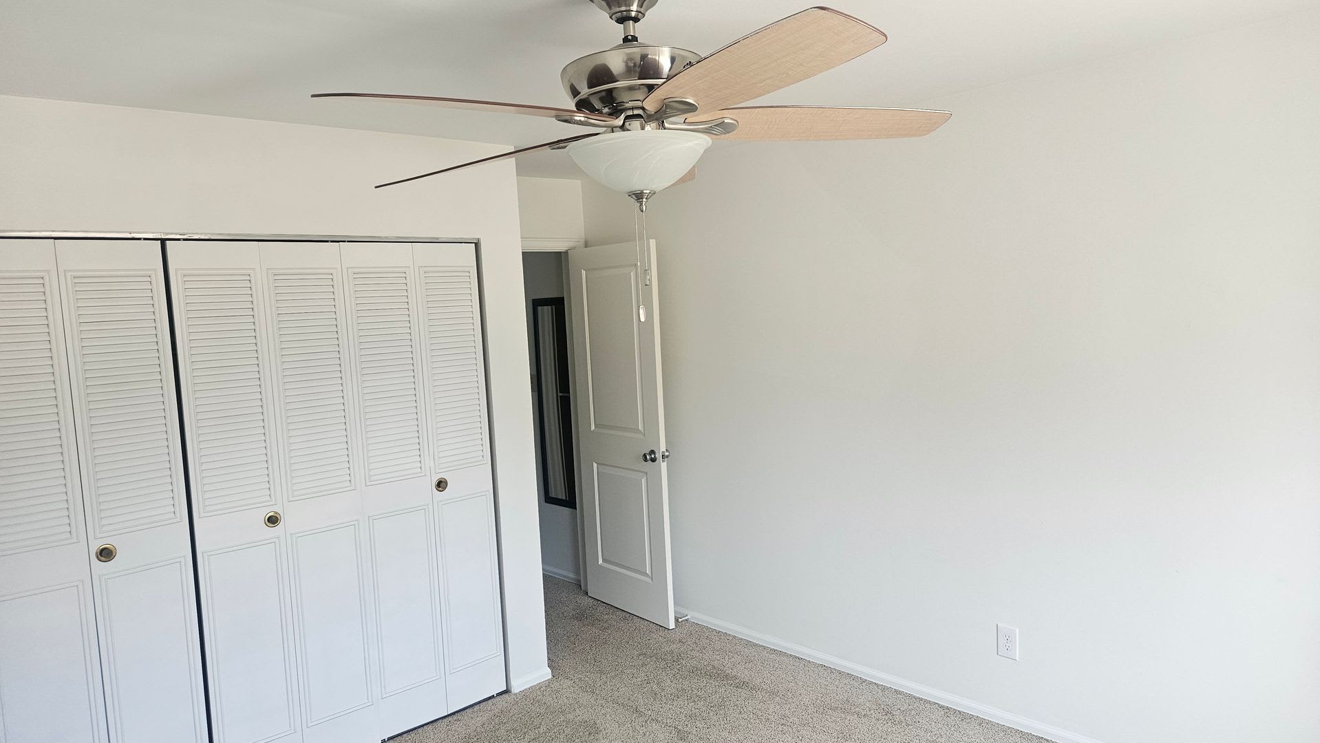 CUTE 2 BEDROOM IN MIDTOWN – photo 4