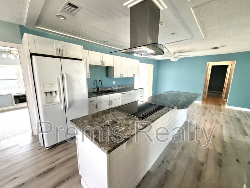 2309 Malcolm Drive – photo 3