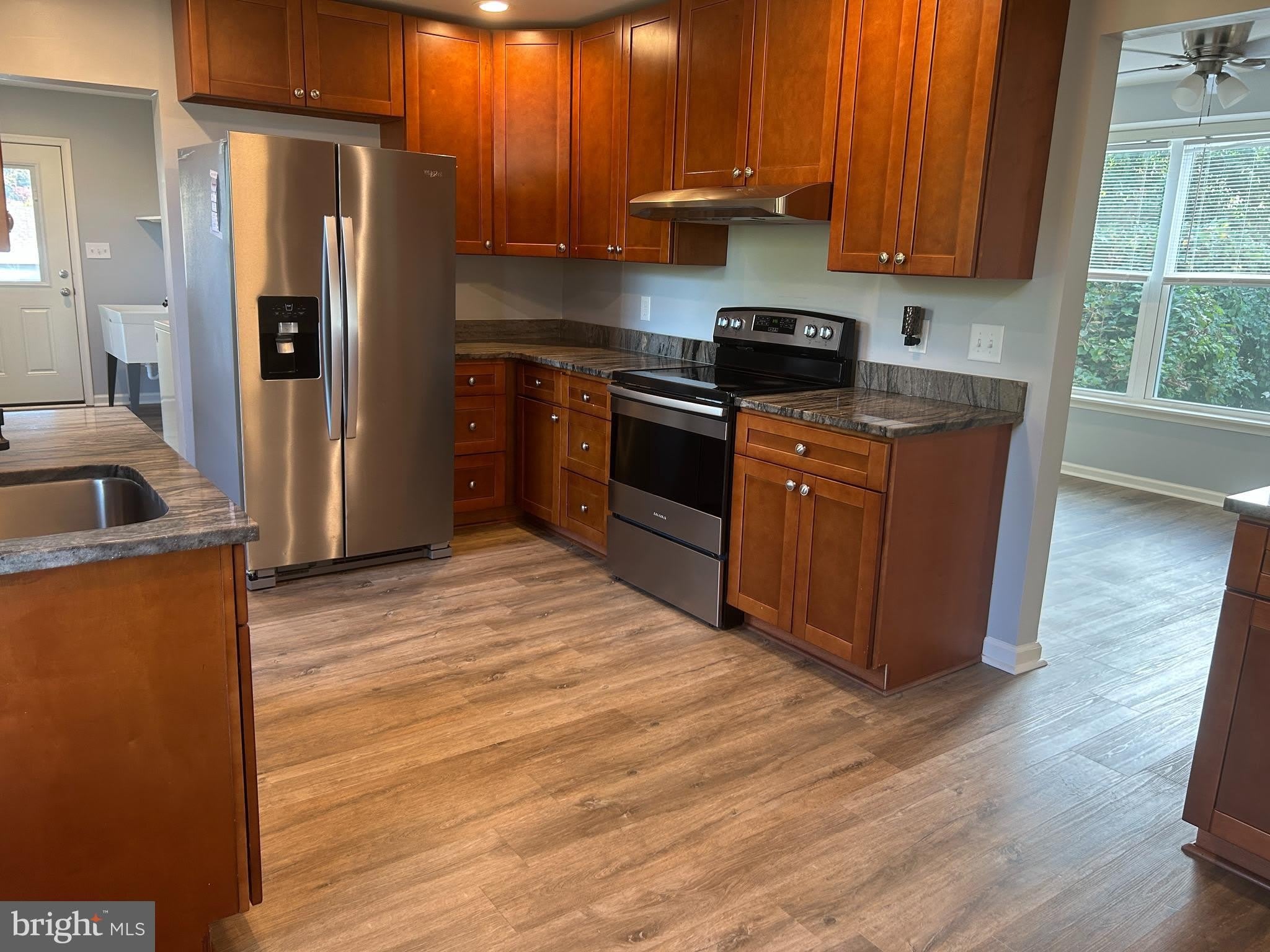 2605 MAPLE Avenue – photo 5
