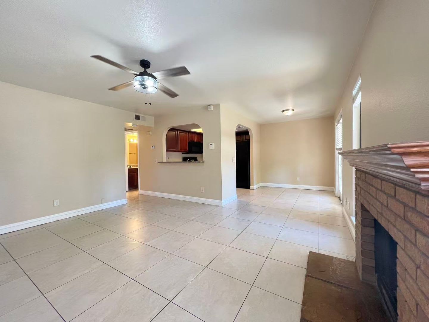 Charming home located in Henderson – photo 4