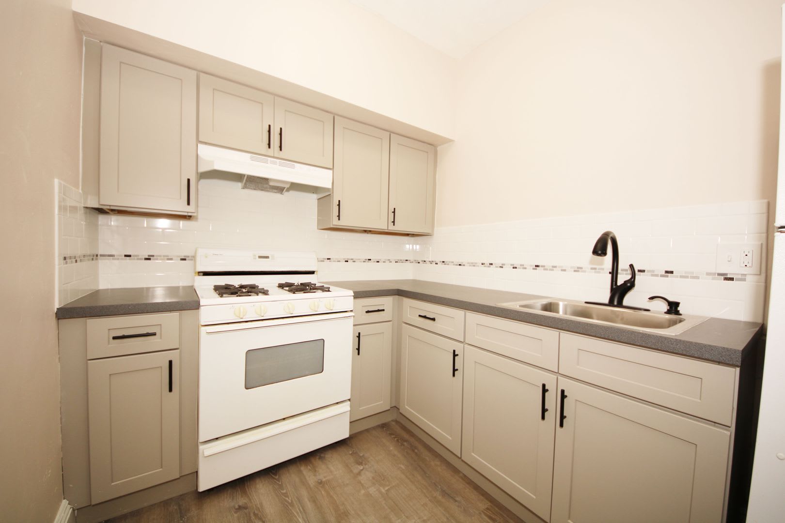 Nicely renovated studio in Cleveland Circle! – photo 4