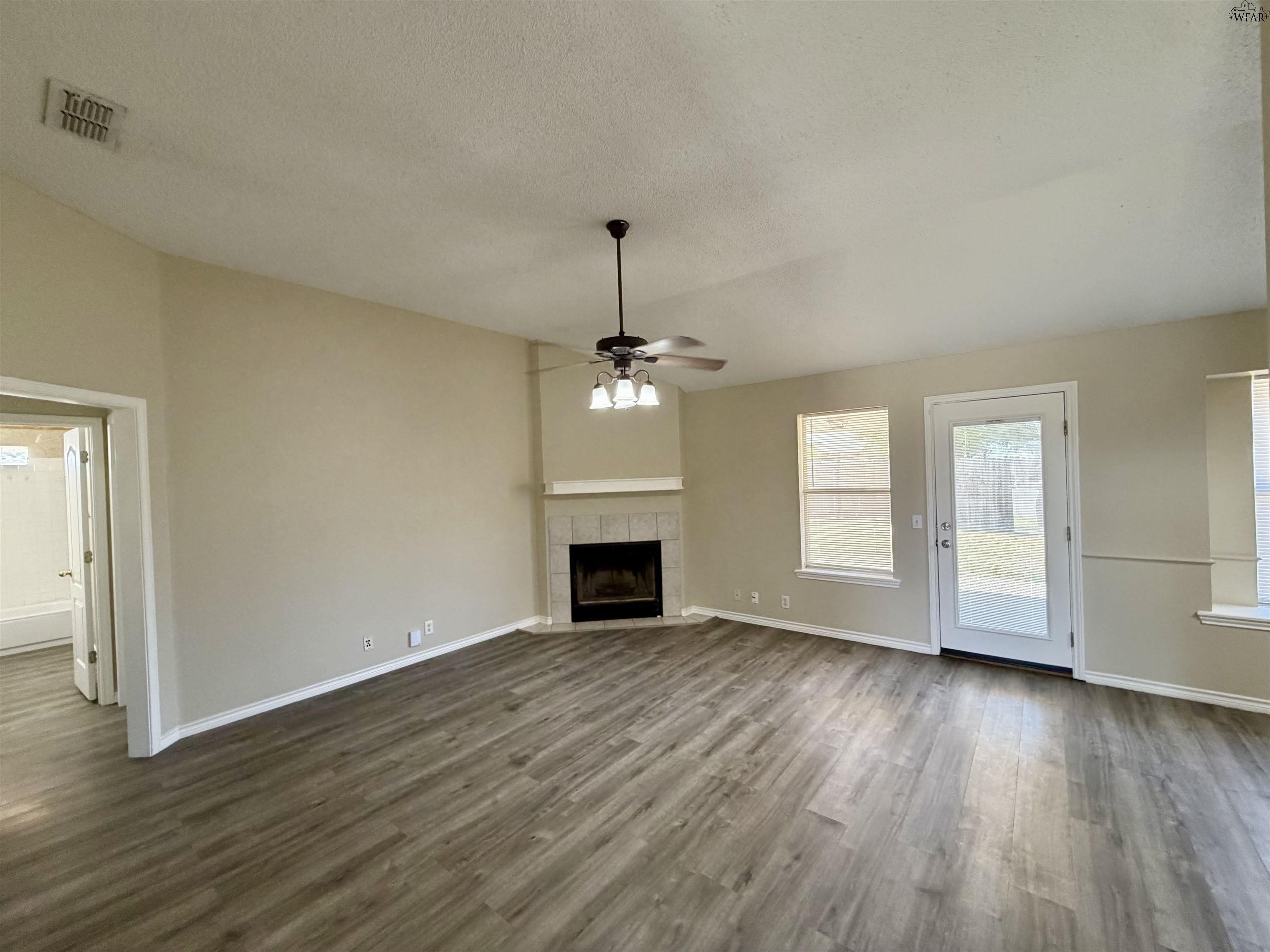 408 HORSESHOE LANE – photo 2