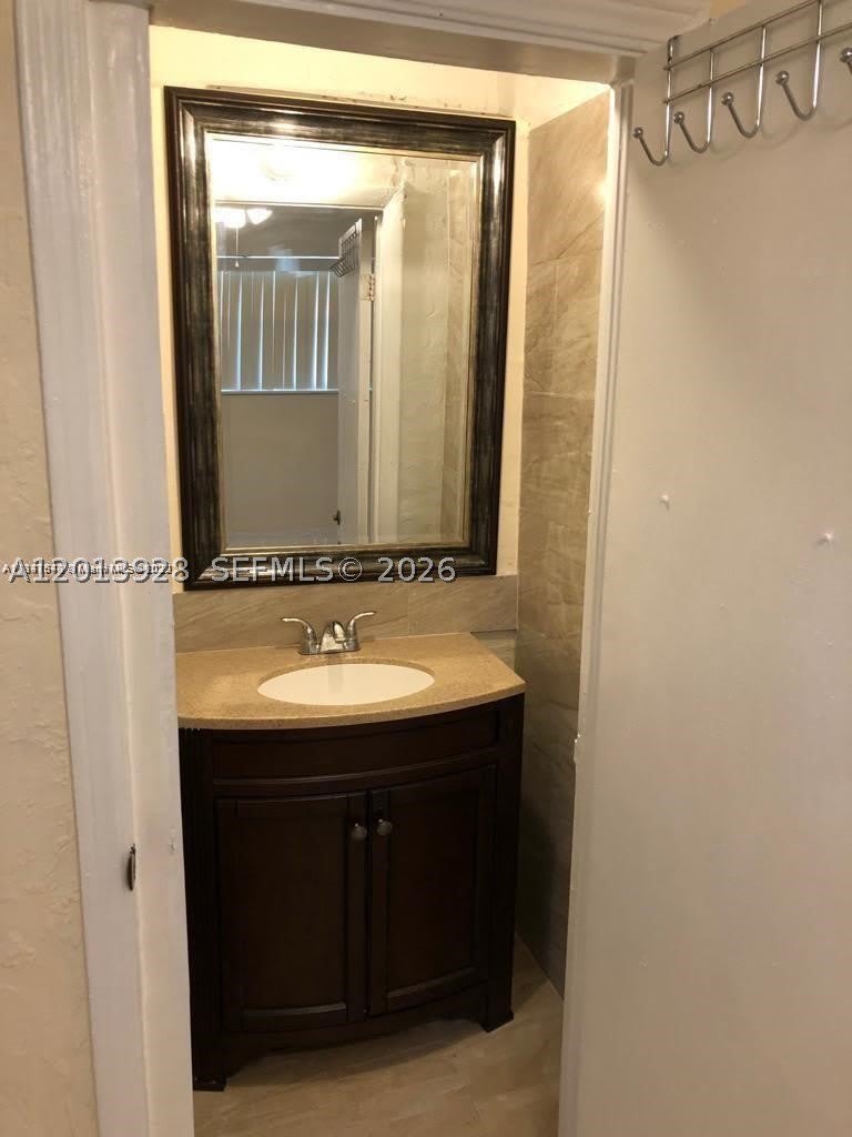 5411 Ravenswood Rd – photo 3