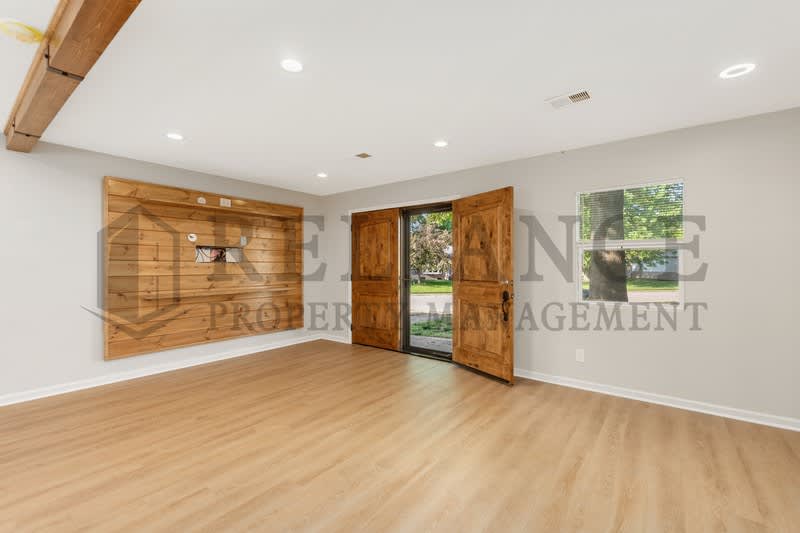 300 West Breese Avenue – photo 3