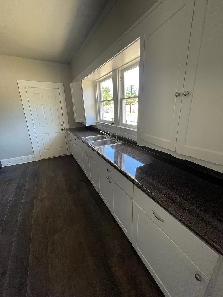1521 Pine Avenue – photo 3