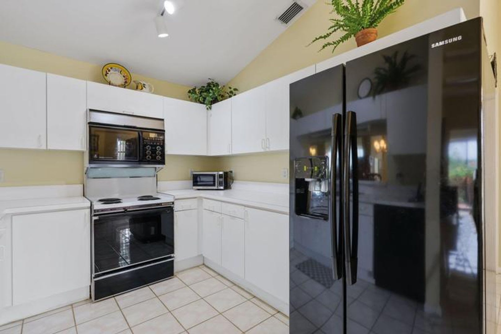 8423 Juddith Avenue, Boynton Beach (Unincorporated), FL 33472 – photo 2