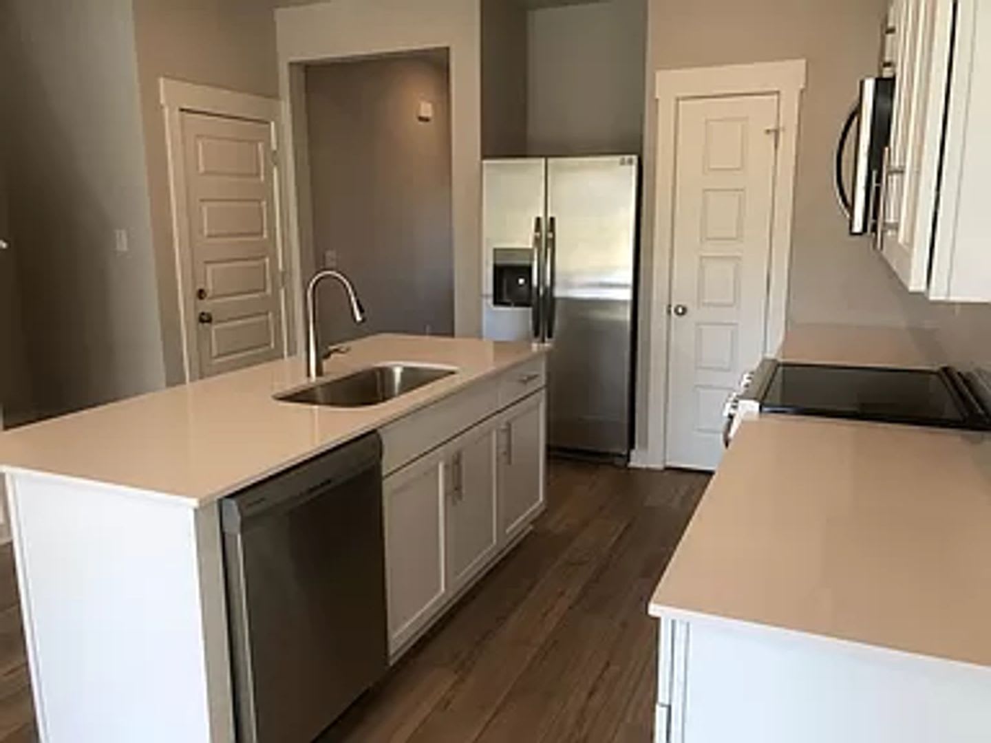 For Lease – photo 3