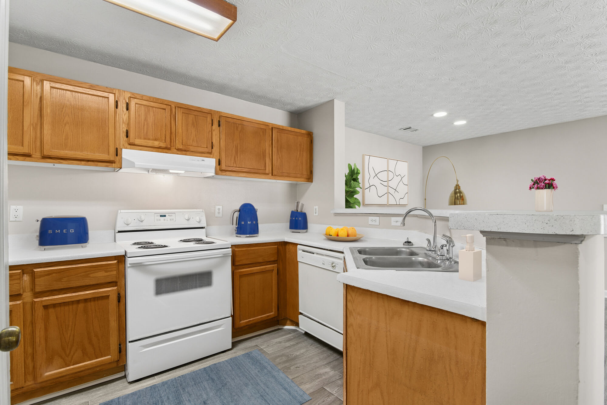 Lealand Place Apartments – photo 2