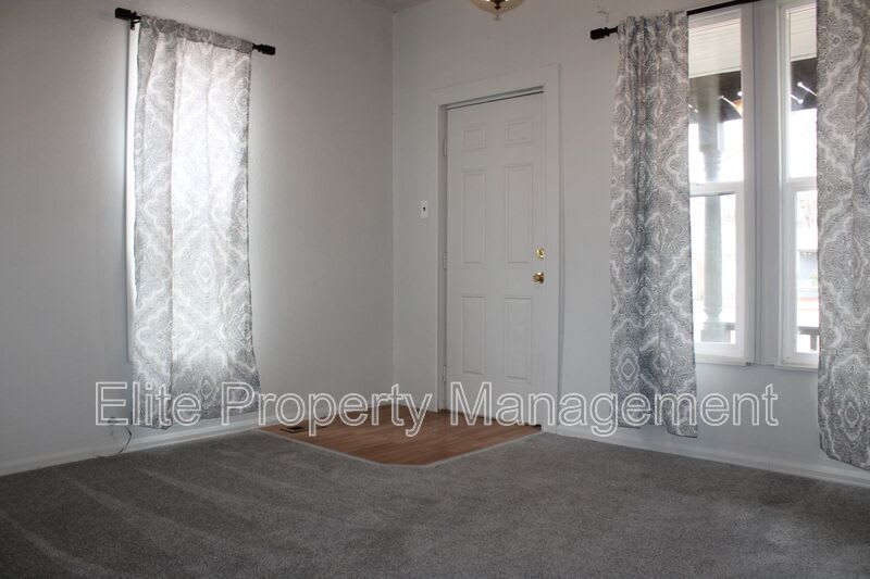 315 City Center Dr – photo 3