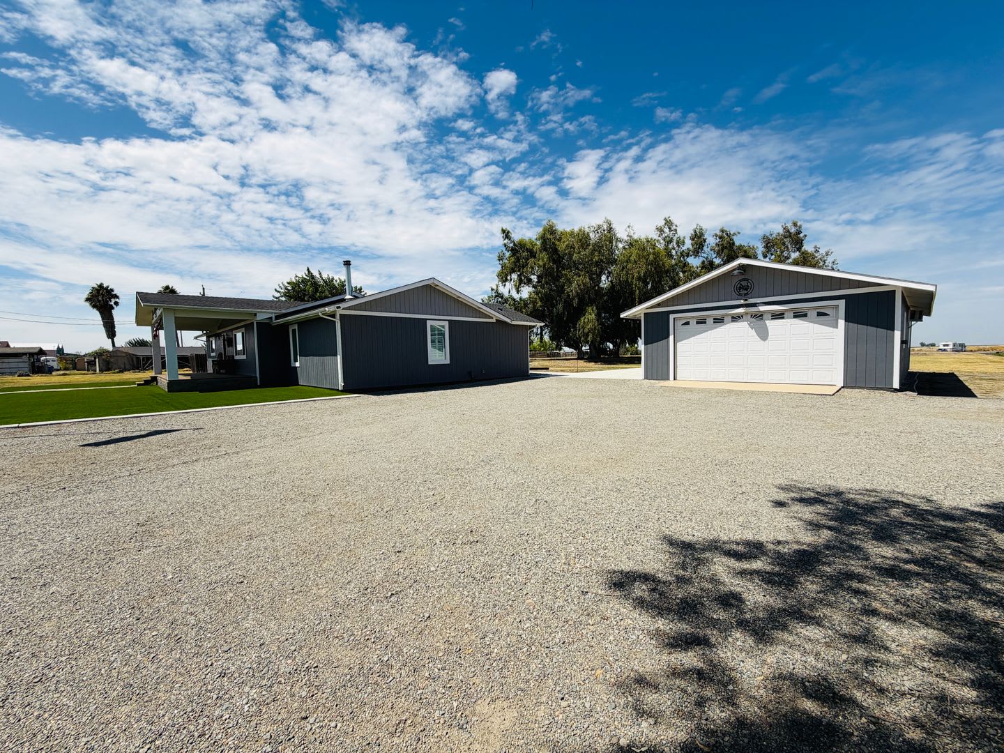 Beautiful Fully Furnished Remodeled Ranch Home on 1.84 Acres – photo 4