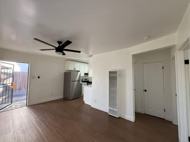 211 1/2 W. 88th Pl. – photo 1