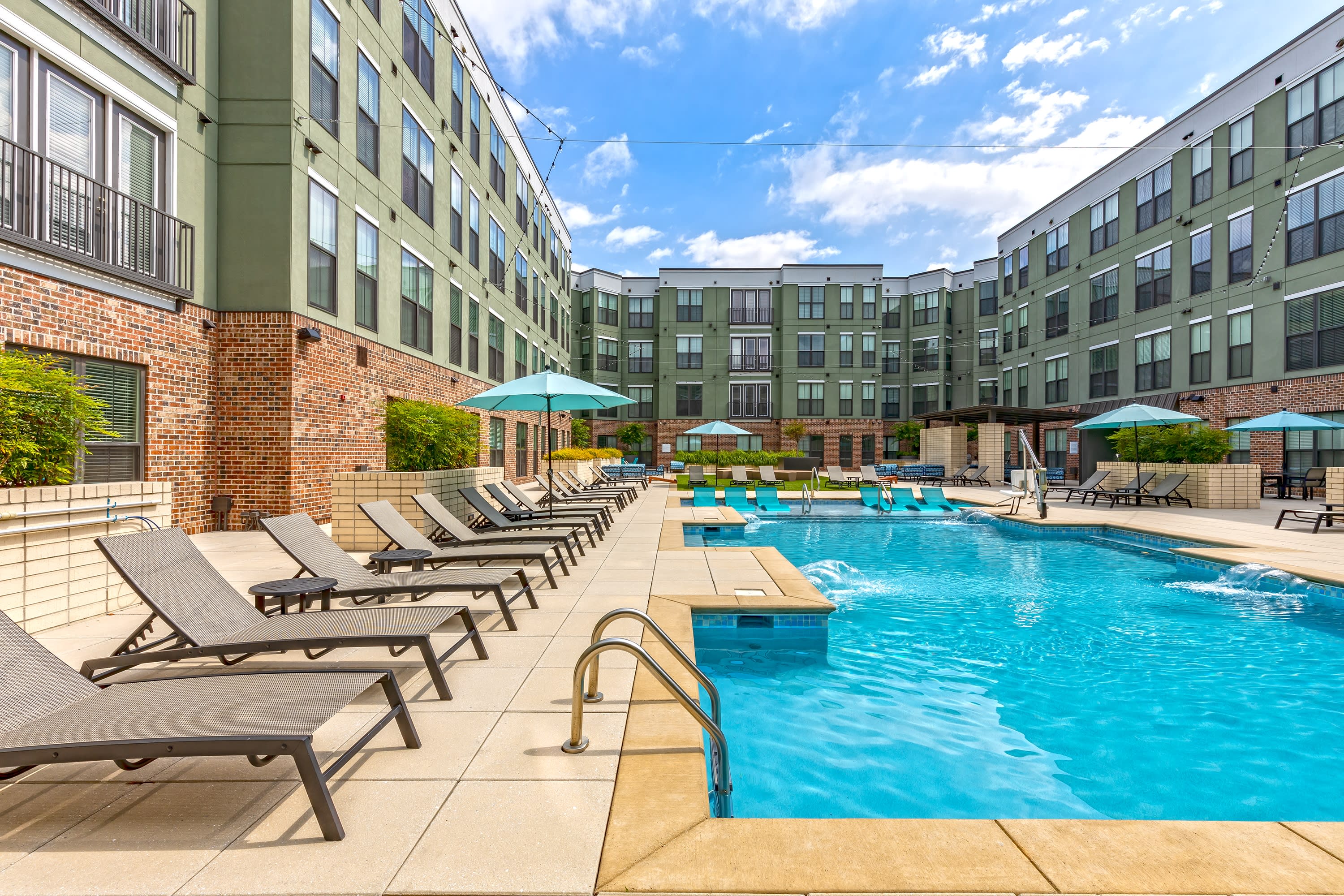 1400 Chestnut Apartments – photo 1