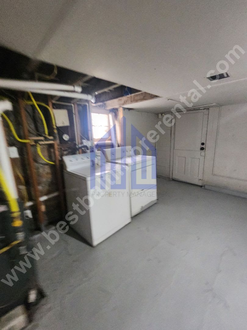 Cozy 3 Bedroom Rental With In Unit Washer Dryer 1 400 Month – photo 4