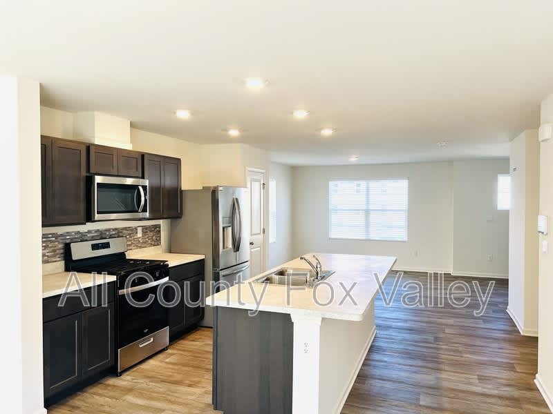 1480 Yosemite Way – photo 2