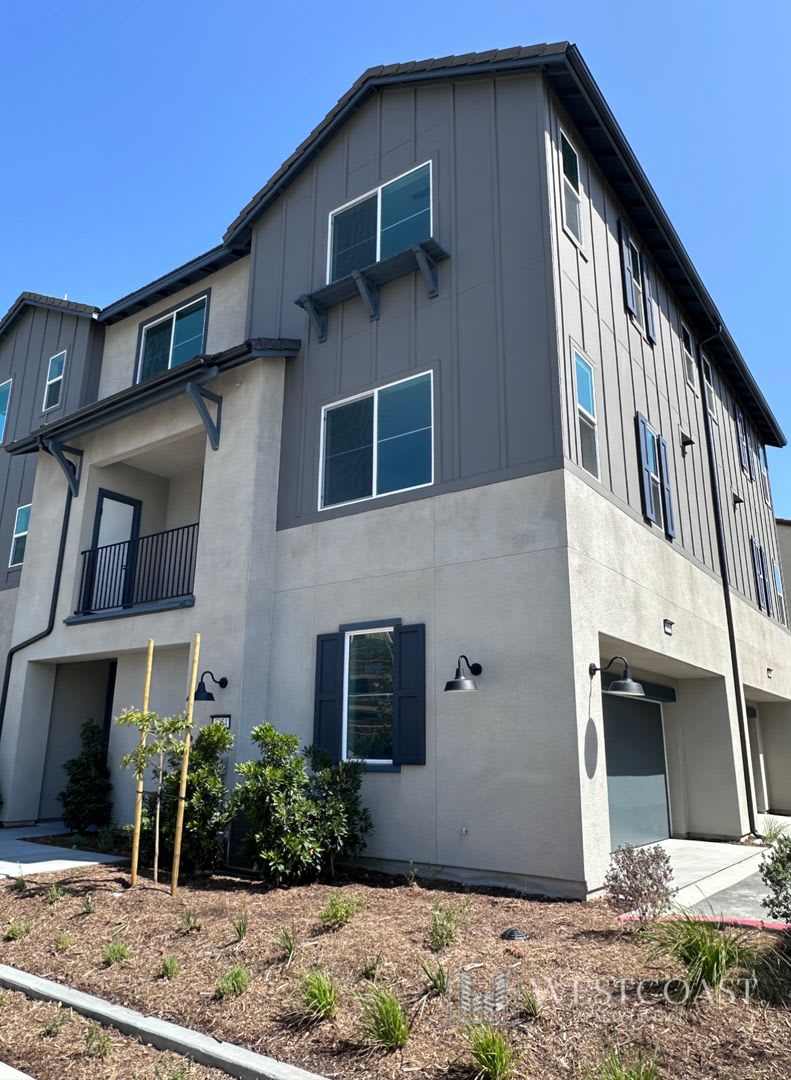Modern Eastvale Home with Solar, EV Battery Backup & Resort-Style HOA Amenities – photo 1