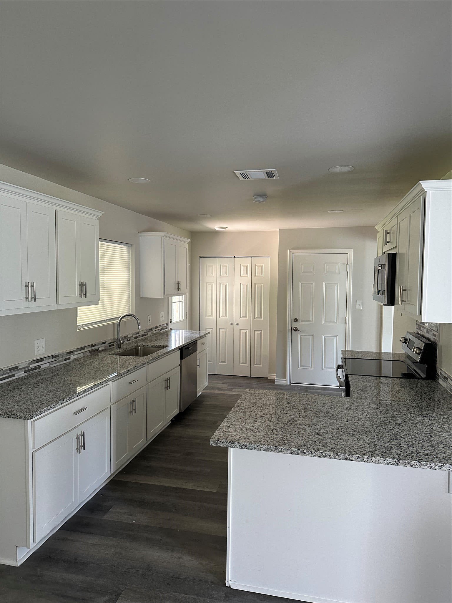 905 Elizabeth Boulevard – photo 2