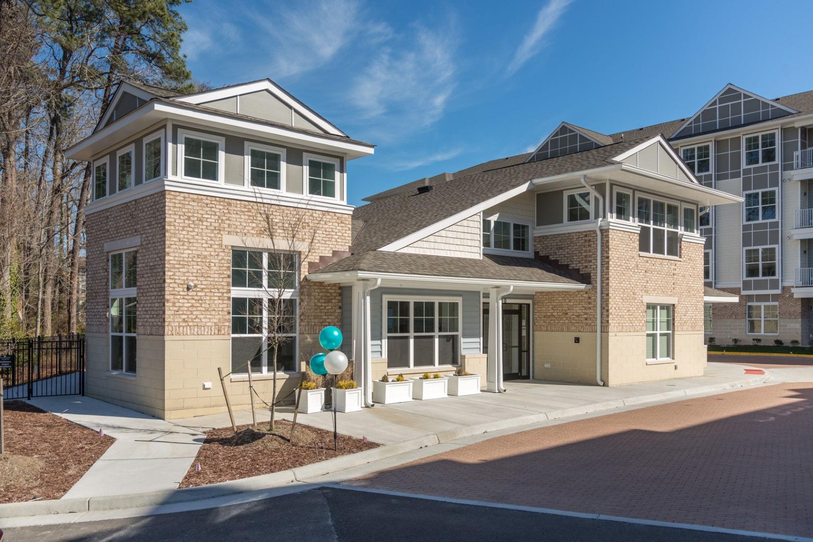 Diamond North Apartments – photo 2