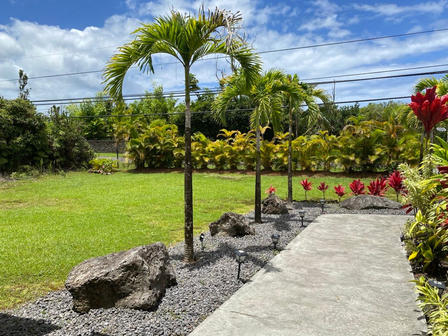 3/2 Furnished & Pet Friendly-Hawaiian Paradise Park – photo 2