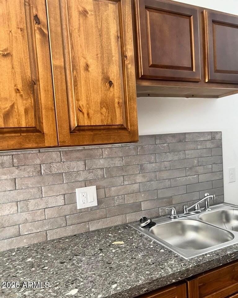 5914 W Myrtle Avenue – photo 2