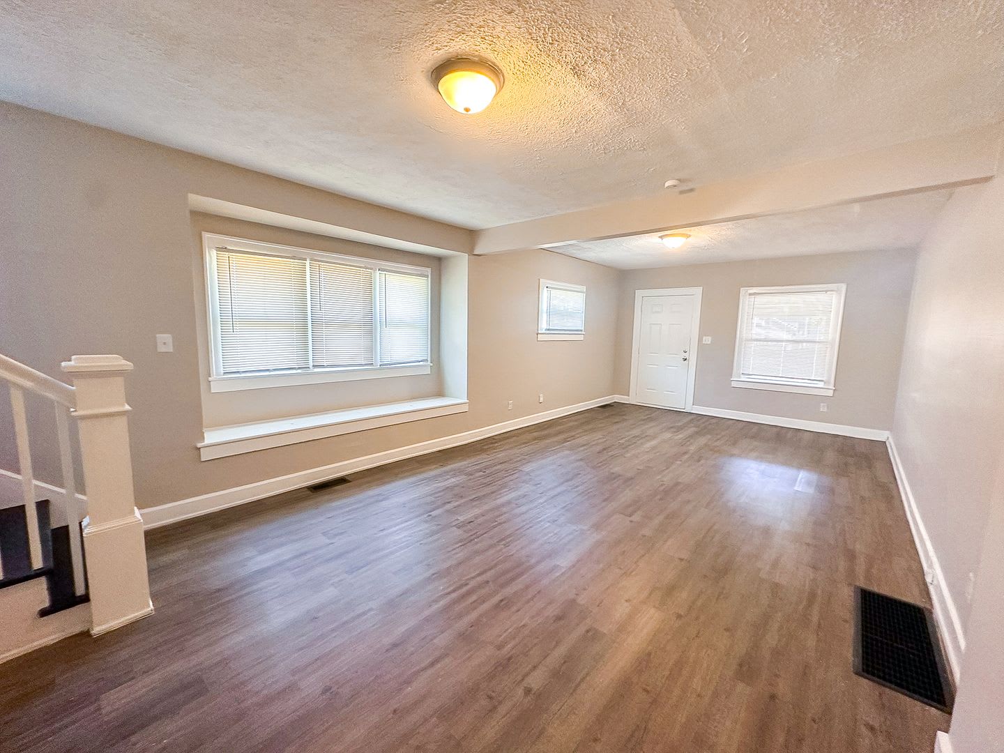 5033-5035 E New York St – photo 4