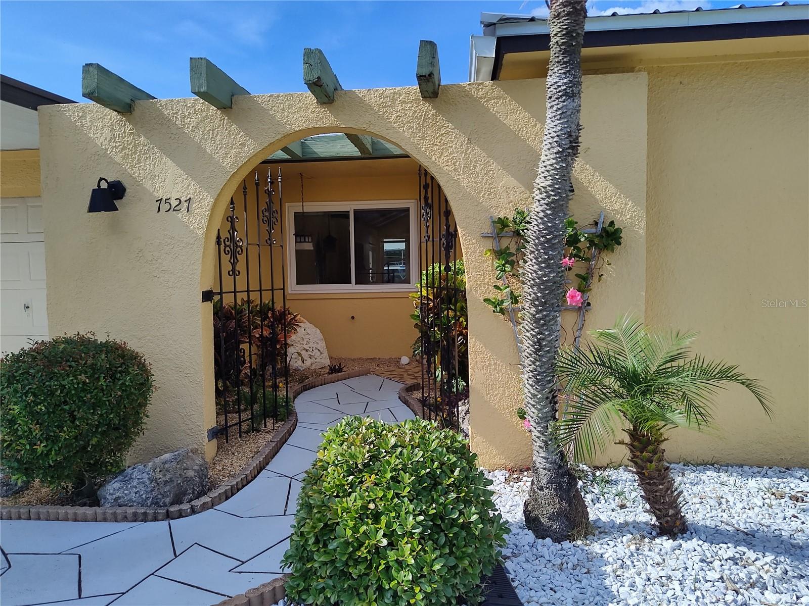 7527 Hatteras Dr – photo 2