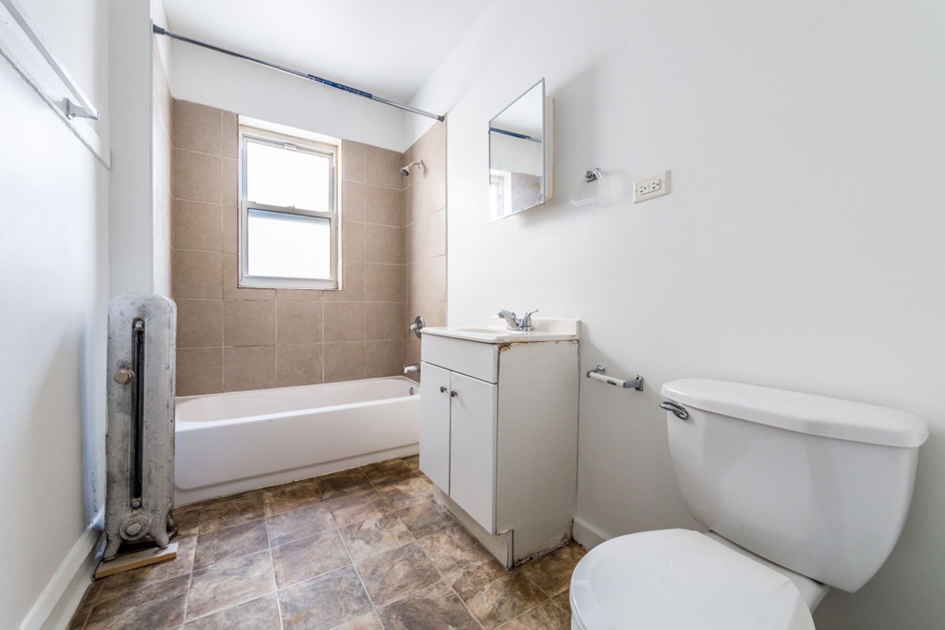 7801 S Yates South Shore Apartments – photo 2