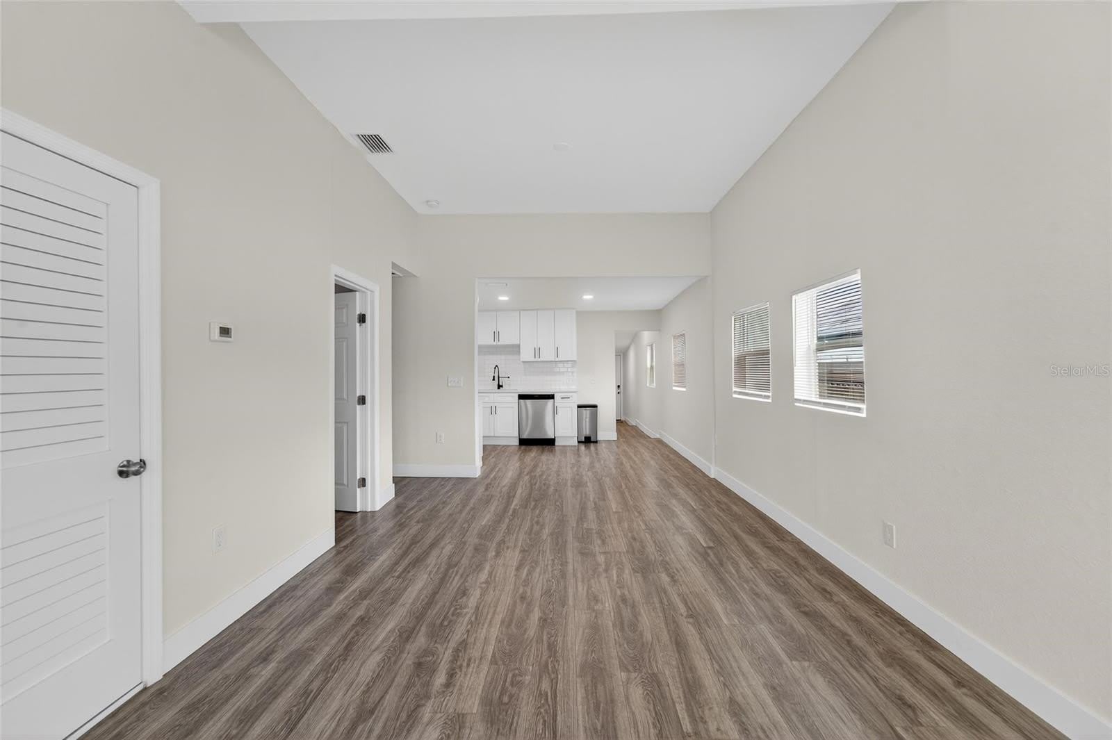 2525 W BEACH Street – photo 4