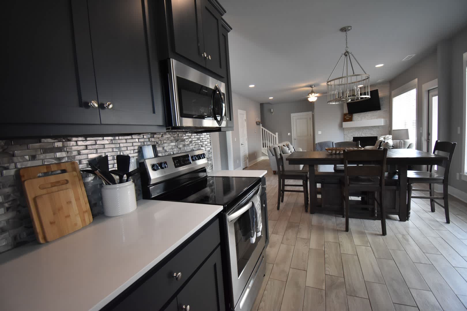 Luxurious 4 Bedroom 2.5 Bathroom in the Heart of Fayetteville, Arkansas!! – photo 2