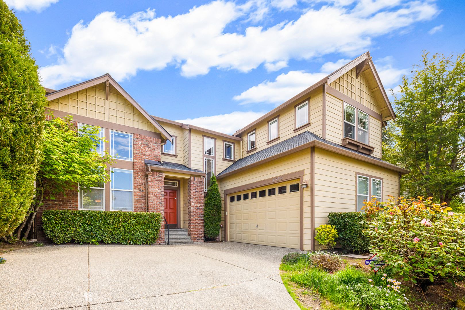 Bright & Spacious 4 Bedroom Lakemont Home – photo 1