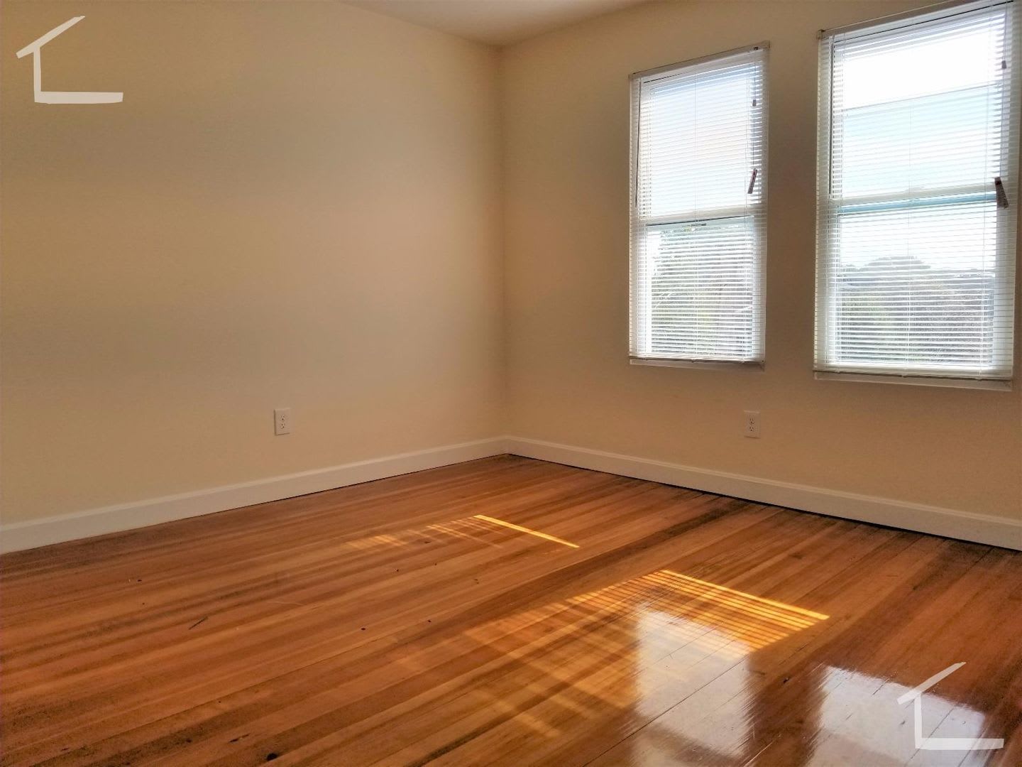 Nicely renovated 4 bed unit near the Commuter Rail! – photo 1