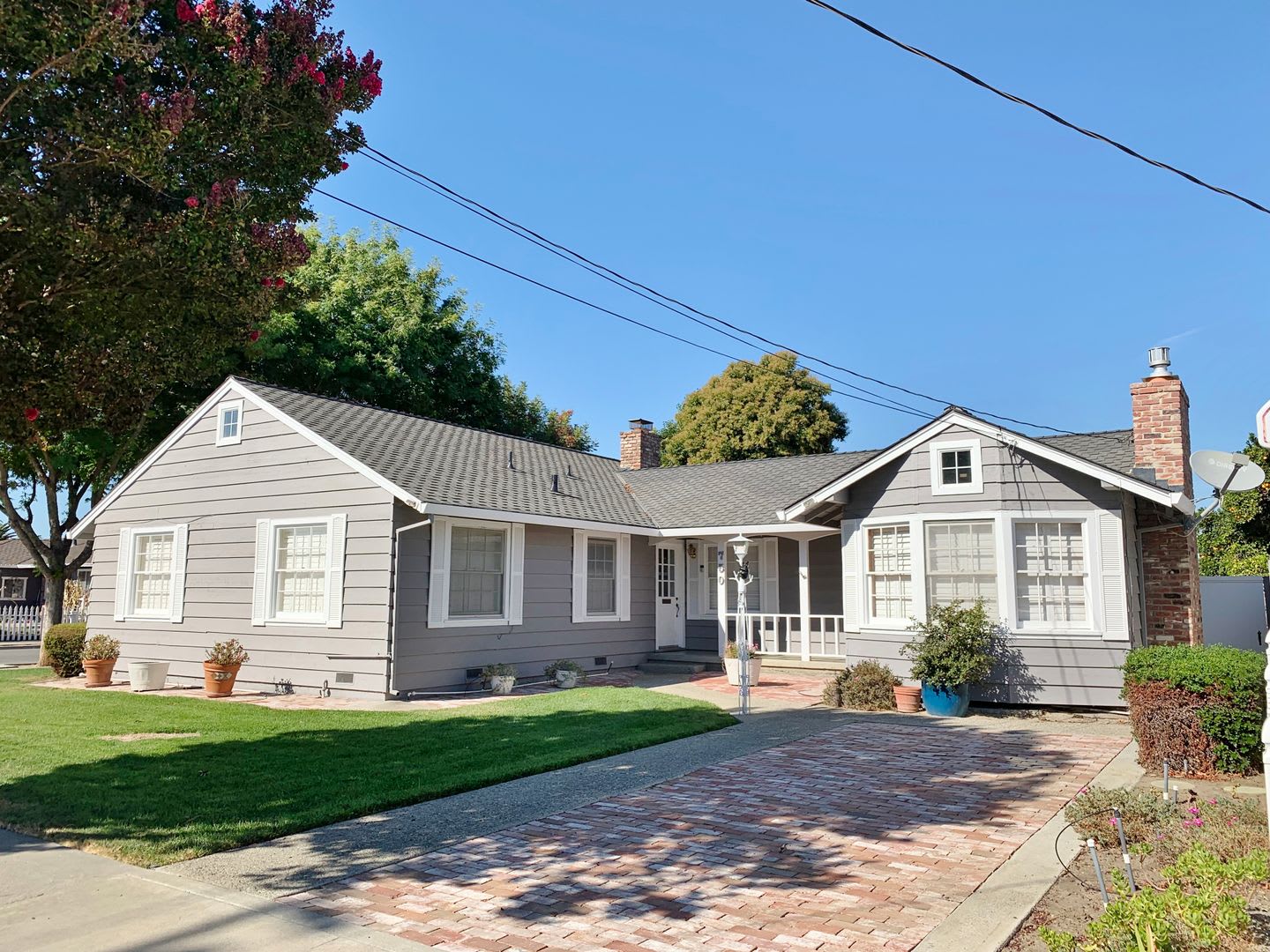 Charming Single Story Home on Corner Lot Hollister – photo 1