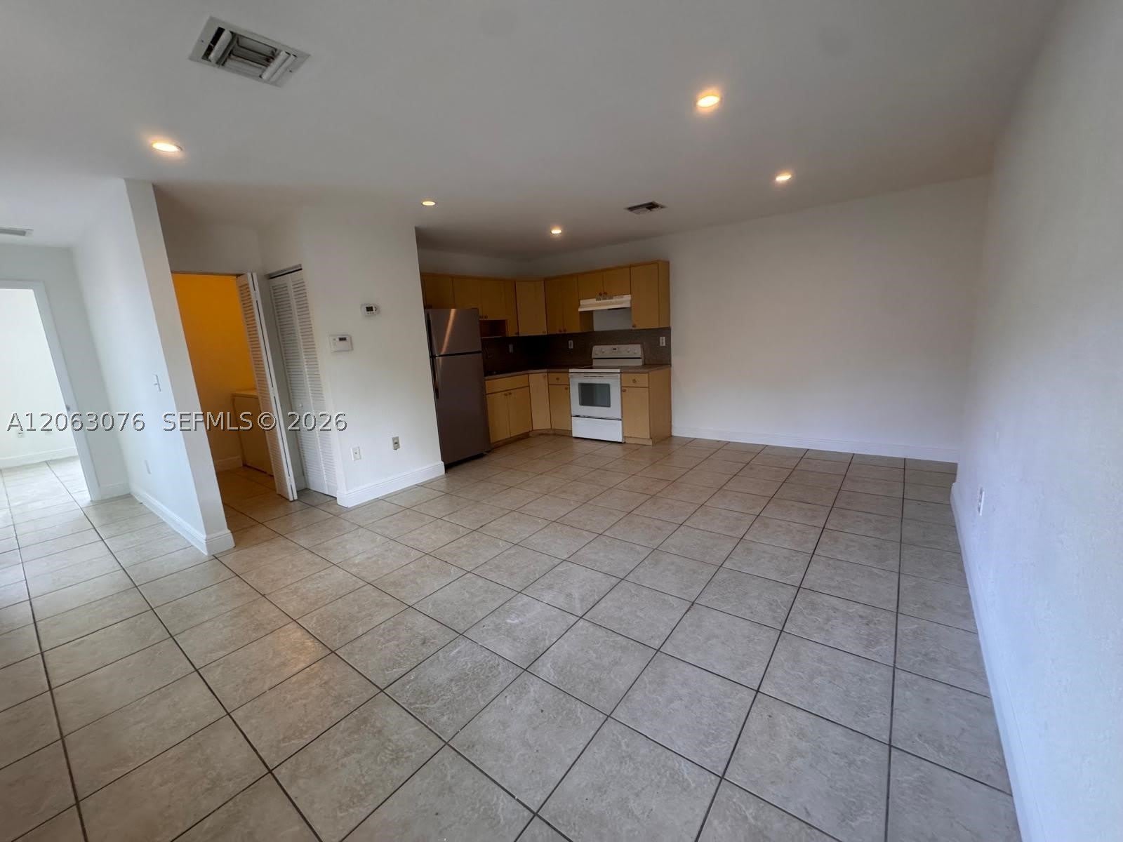 3342 Nw 9Th Ave – photo 1