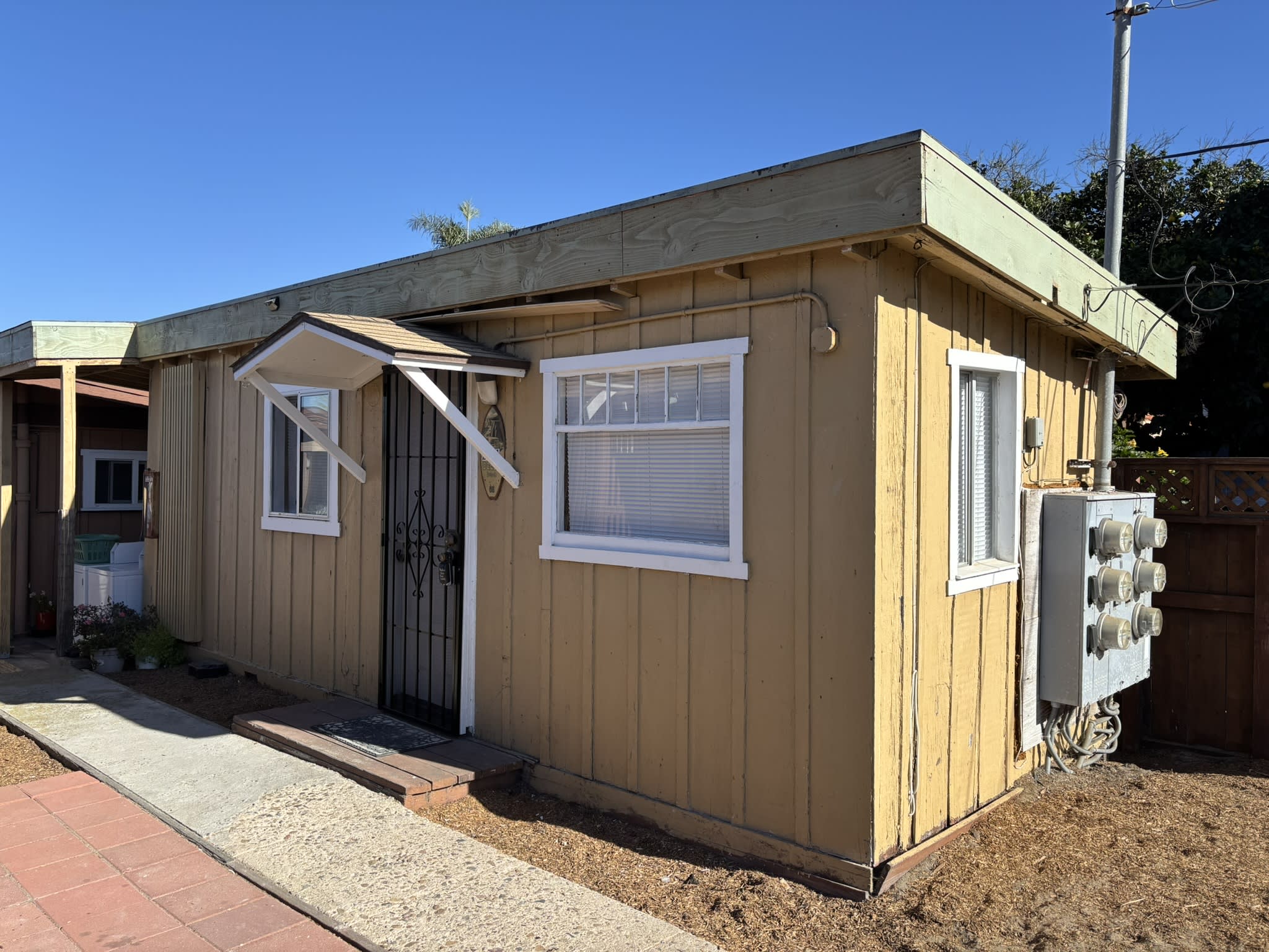 2041 Bacon St – photo 1