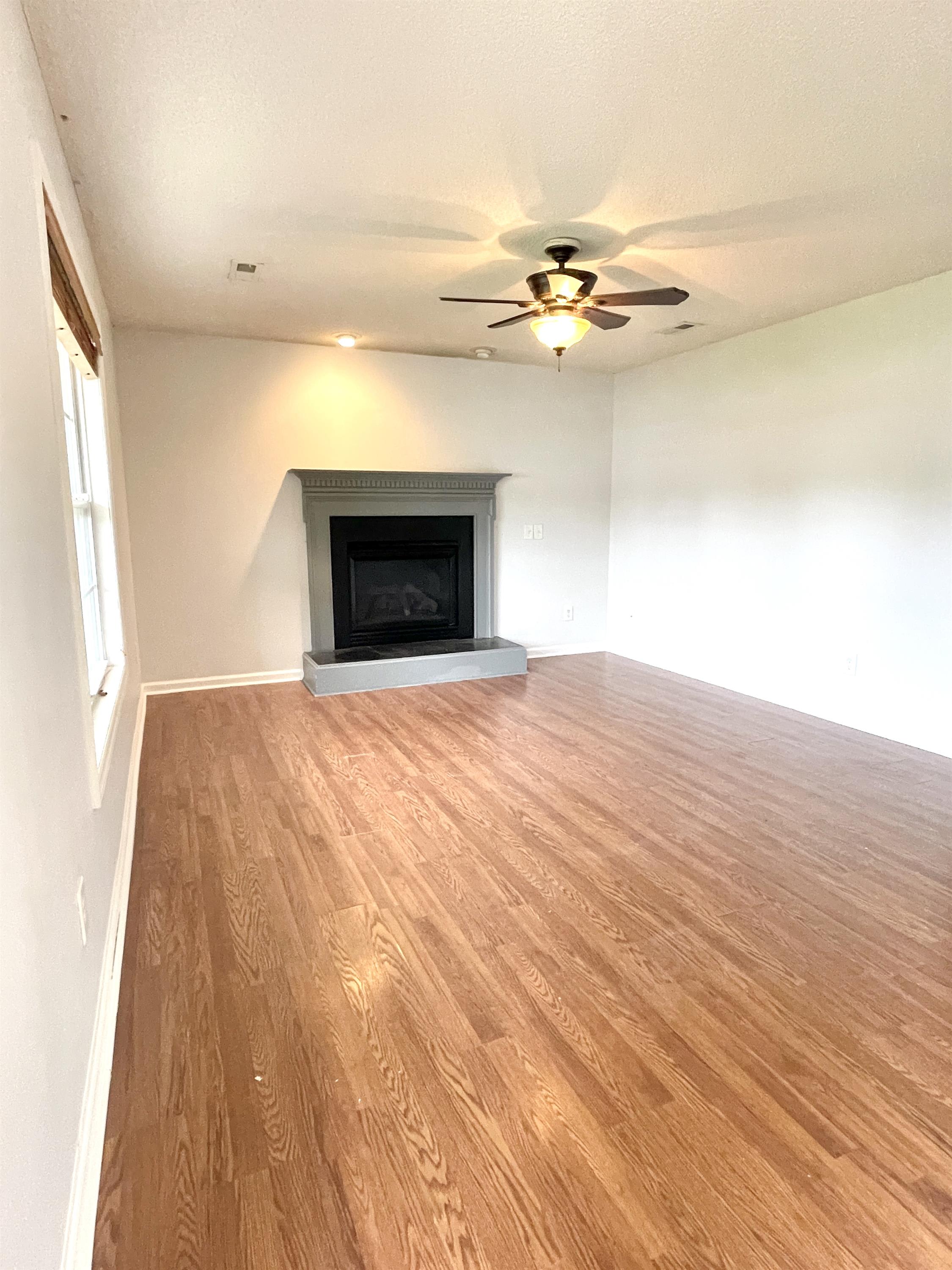 82 Essex Court West – photo 3