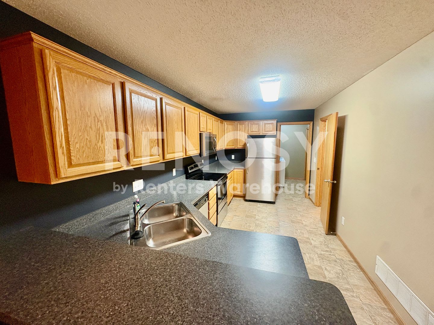 Beautiful Townhome Ready NOW! – photo 4
