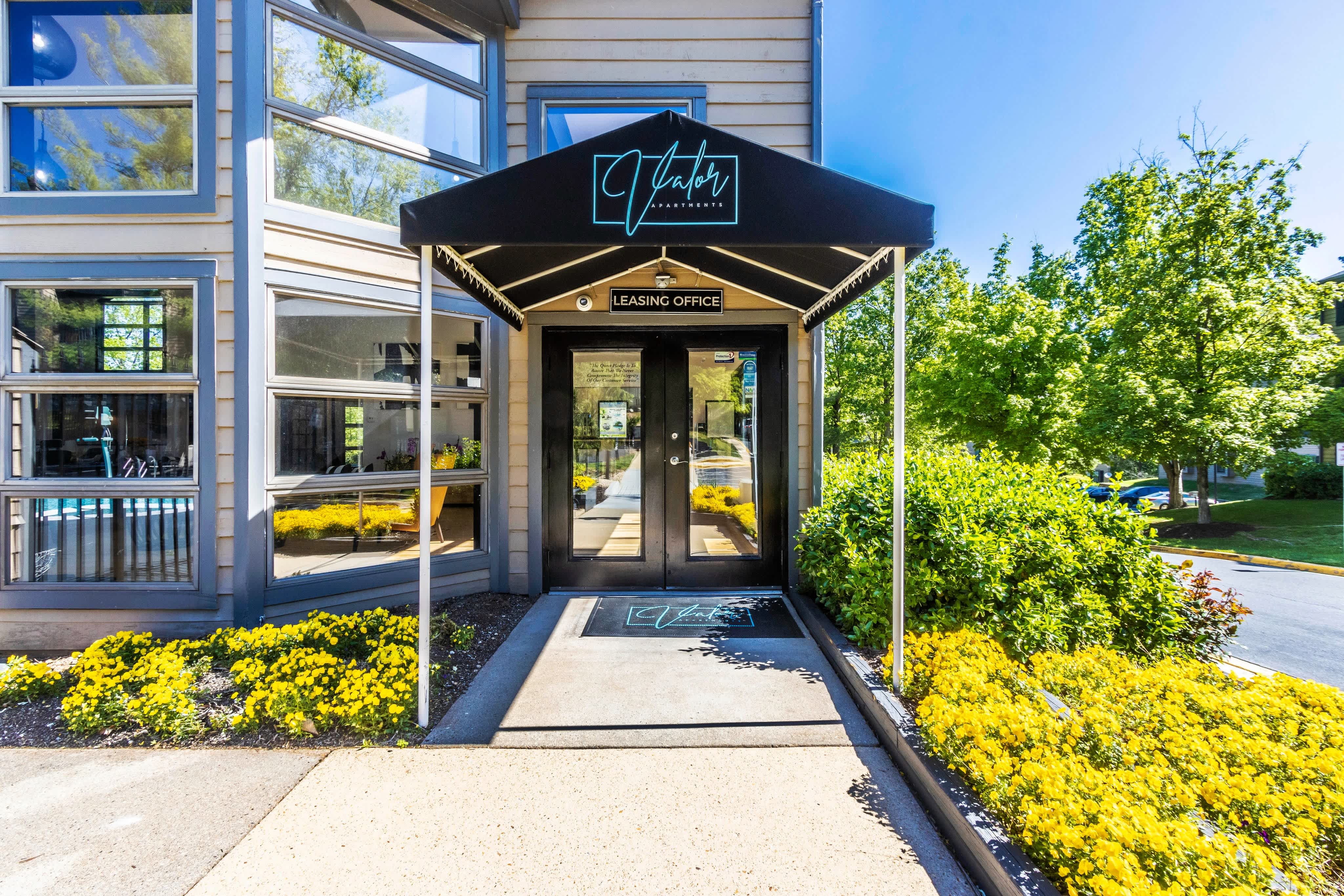 Valor Apartments – photo 2