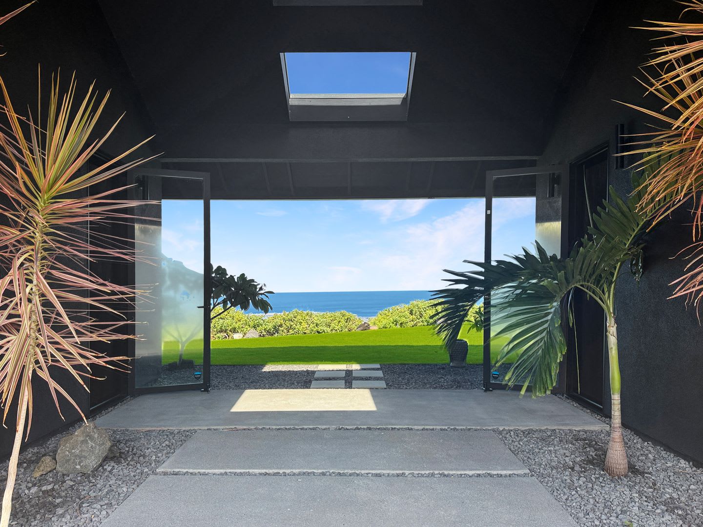 Luxury furnished pod style 3 bedroom 3.5 bathroom w/pool, outdoor showers, & spa coming soon! – photo 4