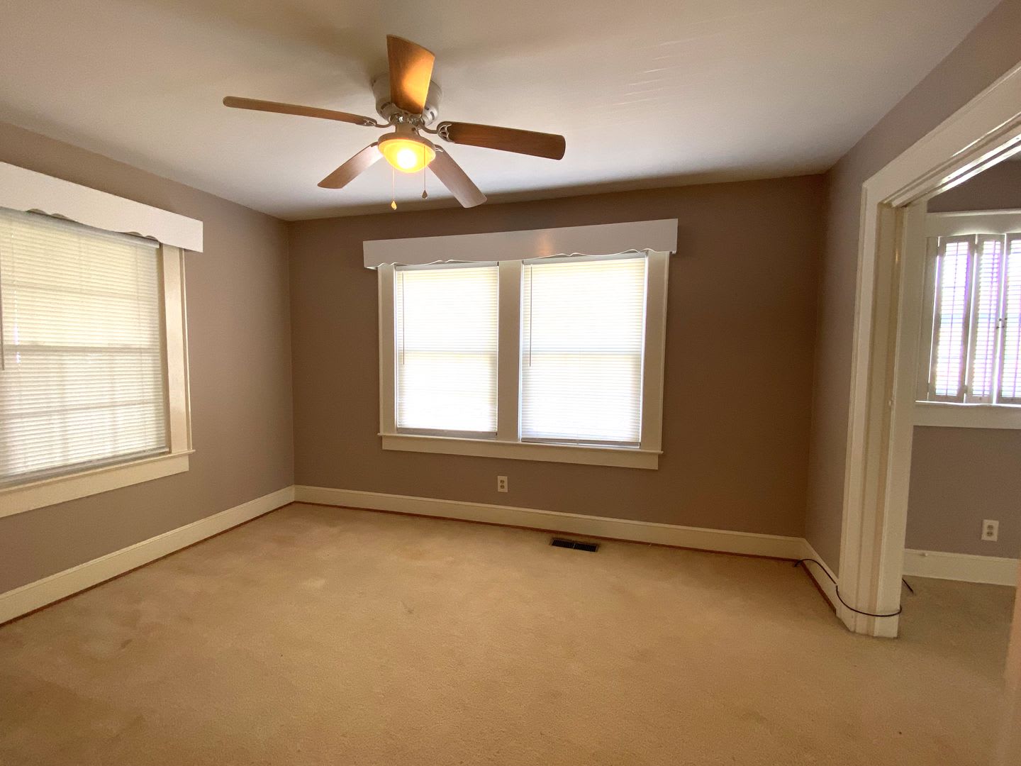 ~~~ Pretty Home in Downtown Graham ~~~ – photo 5