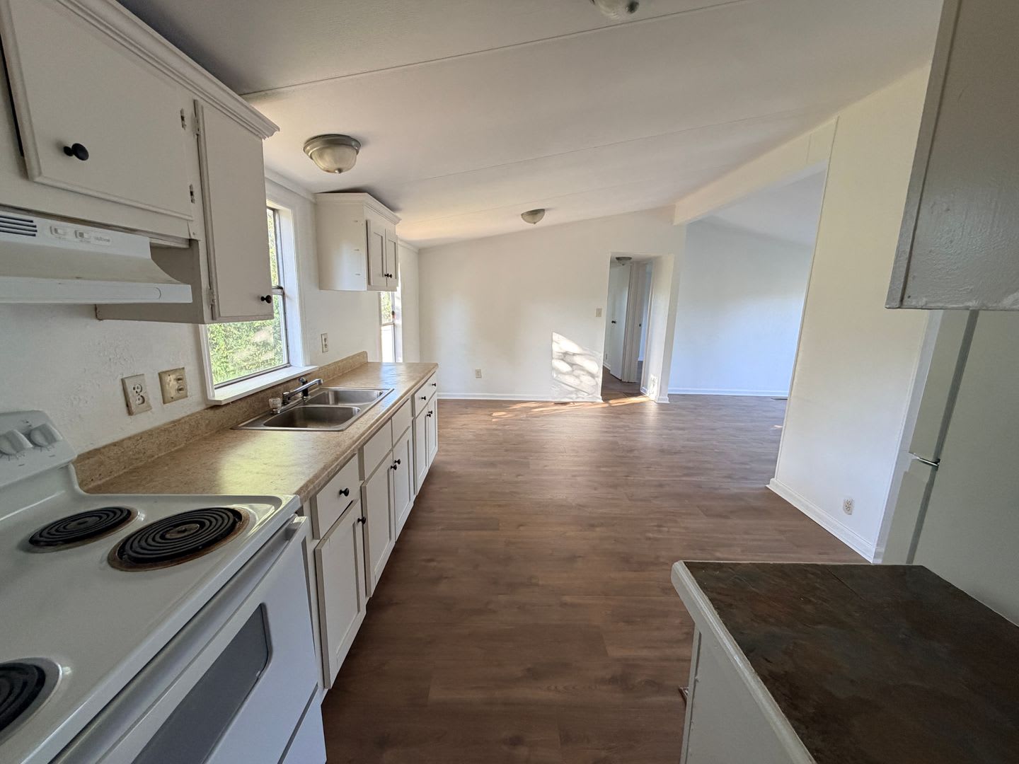 Updated 3-Bedroom Mobile Home with Modern Finishes in Valdosta – photo 5