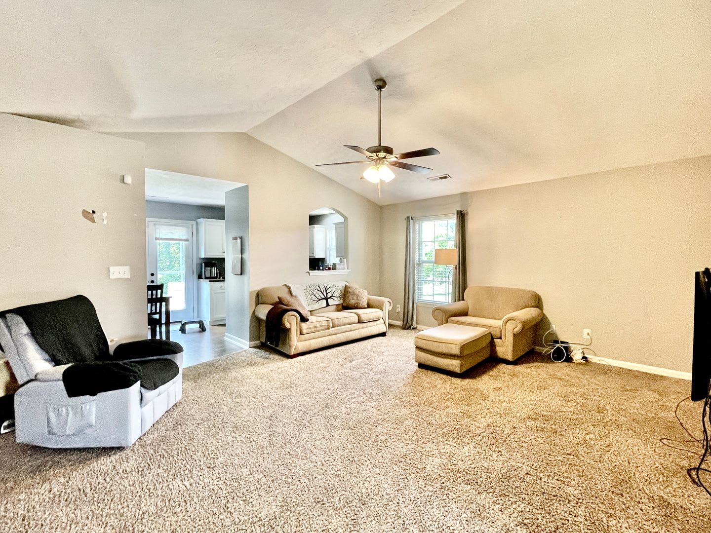 Coming Soon! 3 Bed 2 Bath Home in Kearney Ridge! – photo 3