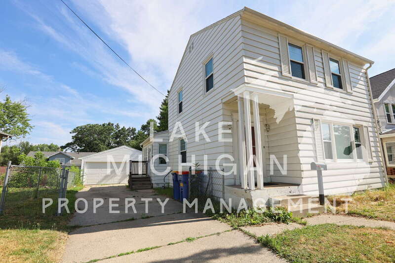 841 Capen Street Northeast – photo 2