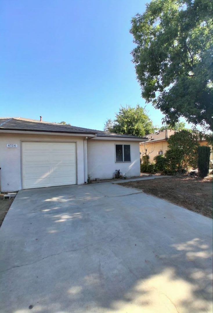 Comfortable 2-bedroom, 2-bath Home in Fresno, CA! – photo 2