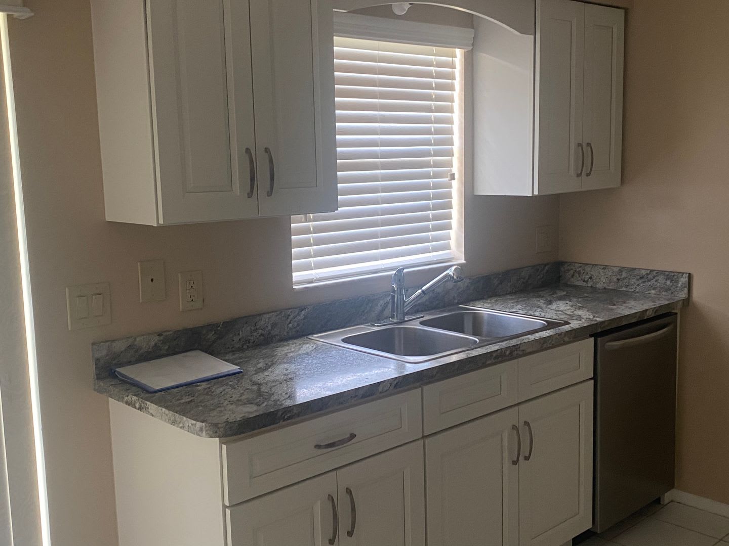 Renovated 2 bed 2 bath – photo 3
